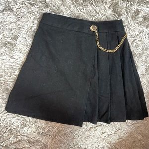 Mini Black Pleated Skort With Gold Chain Size S